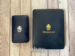 Pendants Égyptiens en Jasper Jasperware Rare de Wedgwood Or sur Noir dans une Boîte