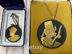 Pendants Égyptiens en Jasper Jasperware Rare de Wedgwood Or sur Noir dans une Boîte