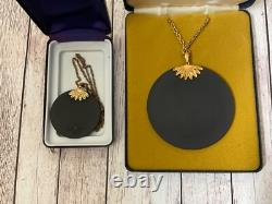 Pendants Égyptiens en Jasper Jasperware Rare de Wedgwood Or sur Noir dans une Boîte
