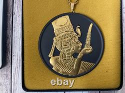 Pendants Égyptiens en Jasper Jasperware Rare de Wedgwood Or sur Noir dans une Boîte