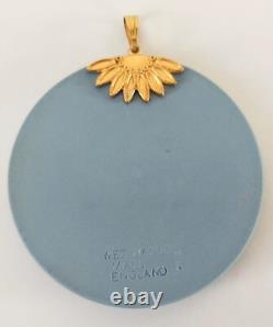 Pendentif Méduse en Jasperware Bleu Wedgwood