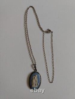 Pendentif Vintage Wedgwood Jasperware 'Hope & Anchor' sur chaîne avec boîte. Bleu