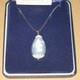 Pendentif Collier Wedgwood En Jaspe Bleu Et Argent &laquo; Dancing Hours &raquo; En Forme De Goutte D&rsquo;&oelig;uf