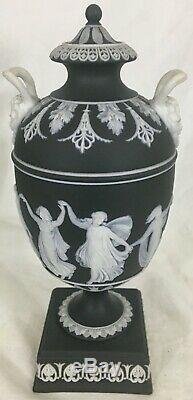 Petit Vieux Wedgwood Noir Basalte Jasperware Piédestal Urne Heures De Danse Vase