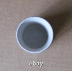 Petit pot JOSIAH WEDGWOOD en jasperware bleu cobalt Wedgwood