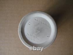 Petit pot JOSIAH WEDGWOOD en jasperware bleu cobalt Wedgwood