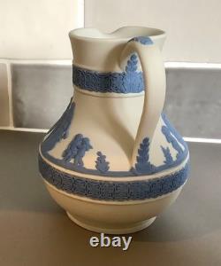 Pichet / broc en jasperware Wedgwood bleu sur blanc en réserve, scène néoclassique