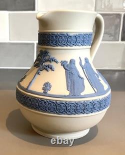 Pichet / broc en jasperware Wedgwood bleu sur blanc en réserve, scène néoclassique