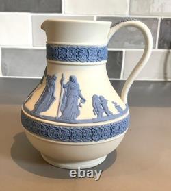 Pichet / broc en jasperware Wedgwood bleu sur blanc en réserve, scène néoclassique