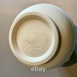 Pichet / broc en jasperware Wedgwood bleu sur blanc en réserve, scène néoclassique