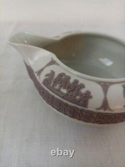 Pichet en jaspe blanc et lilas Wedgwood (ébréché)