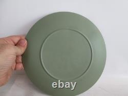 Pichet et plat assorti en jasperware vert sauge Wedgwood, fabriqués en Angleterre