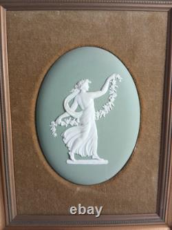 Plaque Ovale en Jasper Vert Wedgwood Danse des Heures Dame Monture en Velours