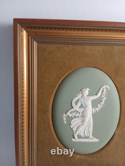 Plaque Ovale en Jasper Vert Wedgwood Danse des Heures Dame Monture en Velours