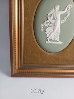 Plaque Ovale en Jasper Vert Wedgwood Danse des Heures Dame Monture en Velours