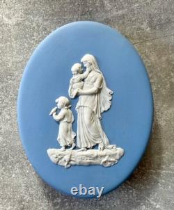 Plaque de landau en jaspe Wedgwood blanc sur bleu très rare 1959