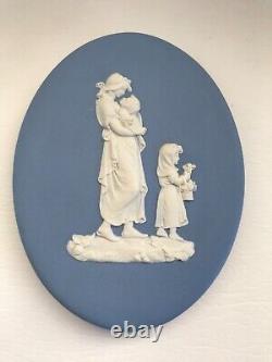 Plaque de landau rare en jaspe bleu Wedgwood Mère et Enfant, en excellent état