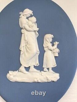 Plaque de landau rare en jaspe bleu Wedgwood Mère et Enfant, en excellent état