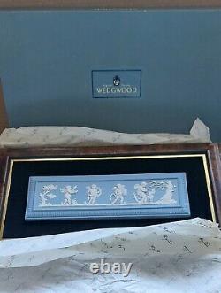 Plaque en Jasperware Bleu Wedgwood des 4 Saisons avec Cupidon en Boîte