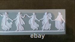 Plaque en jaspe Wedgwood encadrée vintage 1969 « Dancing Hours 2 » en poterie