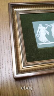 Plaque en jaspe Wedgwood encadrée vintage 1969 « Dancing Hours 2 » en poterie