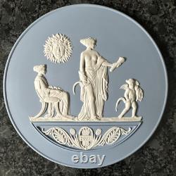 Plaque murale Wedgwood Jasper ware bleue 1997. Boîte en très bon état.
