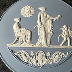 Plaque murale Wedgwood Jasper ware bleue 1997. Boîte en très bon état.