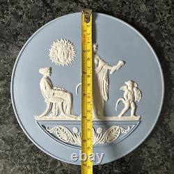 Plaque murale Wedgwood Jasper ware bleue 1997. Boîte en très bon état.