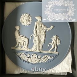 Plaque murale Wedgwood Jasper ware bleue 1997. Boîte en très bon état.