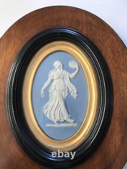 Plaque ovale encadrée en jaspe Wedgwood bleu, vers 1860-1870, en excellent état