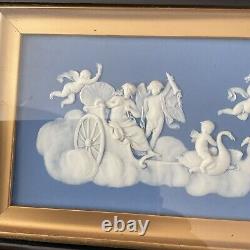 Plaque rare en jaspe bleu Wedgwood représentant Vénus dans un chariot tiré par des cygnes (vers 1780)