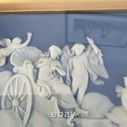 Plaque rare en jaspe bleu Wedgwood représentant Vénus dans un chariot tiré par des cygnes (vers 1780)