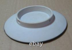 Plat CRESTÉ HOVE en Jasperware noir DIPPED de Wedgwood RARE