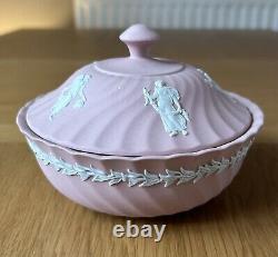 Plat à bijoux en jaspe rose avec couvercle 'Dancing Hours' de Wedgwood