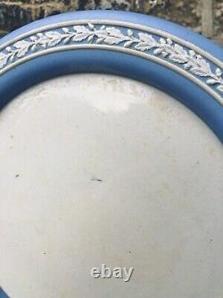 Plat à fromage antique en grès du XIXe siècle avec dôme en faïence Jasper Ware de Wedgwood en bleu