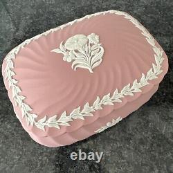 Plat couvert / Pot en grès rose Wedgwood Jasperware de grande taille