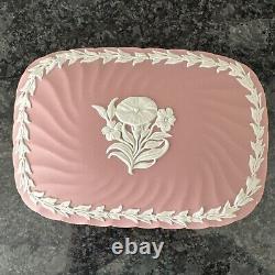 Plat couvert / Pot en grès rose Wedgwood Jasperware de grande taille