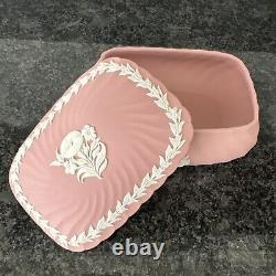 Plat couvert / Pot en grès rose Wedgwood Jasperware de grande taille