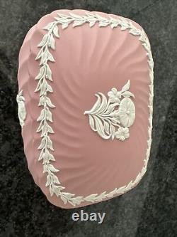 Plat couvert / Pot en grès rose Wedgwood Jasperware de grande taille