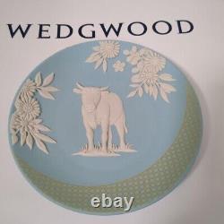 Plat de plateau de l'année 2021 du zodiaque du bœuf en jasperware de Wedgwood