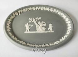 Plateau Wedgwood en jaspe gris, Cupidon et Psyché, jasperware
