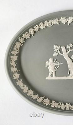 Plateau Wedgwood en jaspe gris, Cupidon et Psyché, jasperware