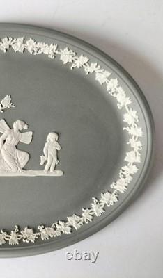 Plateau Wedgwood en jaspe gris, Cupidon et Psyché, jasperware