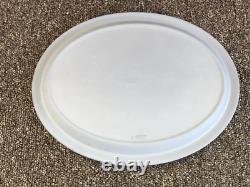 Plateau en jaspe Wedgwood bleu 'Ne suis-je pas un homme et un frère' dans sa boîte.