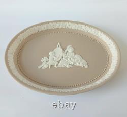 Plateau en lumière taupe en jasperware Wedgwood Académie des enfants Plateau en lumière taupe en jasperware Wedgwood Académie des enfants