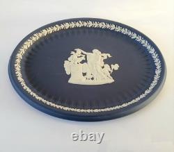 Plateau ovale en jaspe Wedgwood bleu Portland avec Cupidon en jasperware