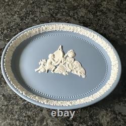 Plateau ovale en jaspe bleu Wedgwood 'L'Académie des Enfants'. En boîte.