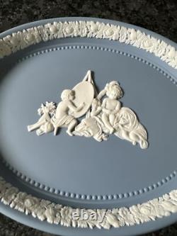 Plateau ovale en jaspe bleu Wedgwood 'L'Académie des Enfants'. En boîte.