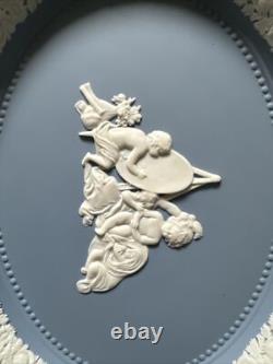 Plateau ovale en jaspe bleu Wedgwood 'L'Académie des Enfants'. En boîte.