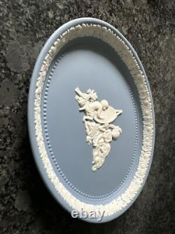 Plateau ovale en jaspe bleu Wedgwood 'L'Académie des Enfants'. En boîte.